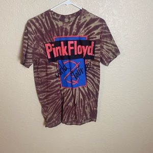 Pink Floyd shirt